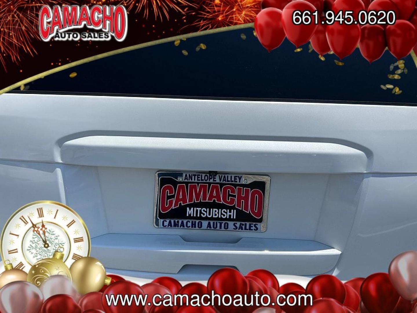 2016 WHITE Chevrolet Suburban (1GNSCJKC4GR) with an V8 EcoTec3 5.3 Liter engine, Automatic 6-Spd w/Overdrive transmission, located at 412 Auto Vista Drive, Palmdale, CA, 93551, (661) 945-0620, 34.592636, -118.136681- Photo#16