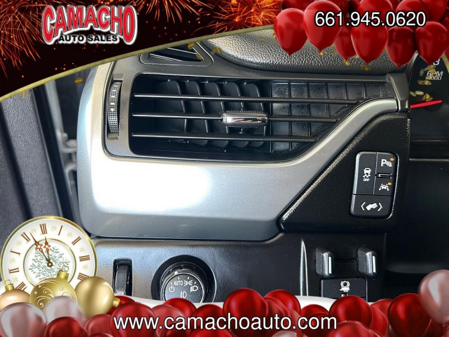 2016 WHITE Chevrolet Suburban (1GNSCJKC4GR) with an V8 EcoTec3 5.3 Liter engine, Automatic 6-Spd w/Overdrive transmission, located at 412 Auto Vista Drive, Palmdale, CA, 93551, (661) 945-0620, 34.592636, -118.136681- Photo#29