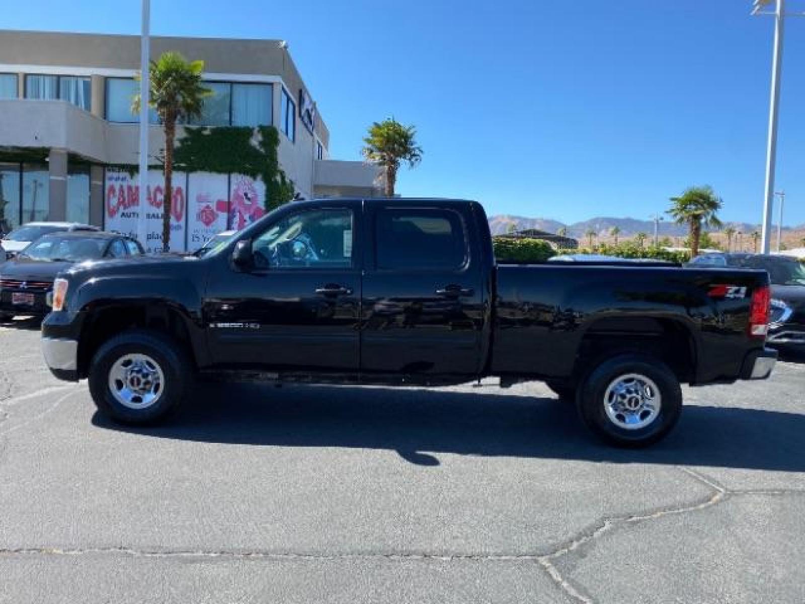 2009 BLACK GMC Sierra 2500 4WD (1GTHK53K89F) with an 8-Cyl 6 Liter engine, Automatic transmission, located at 412 Auto Vista Drive, Palmdale, CA, 93551, (661) 945-0620, 34.592636, -118.136681 - Photo #3