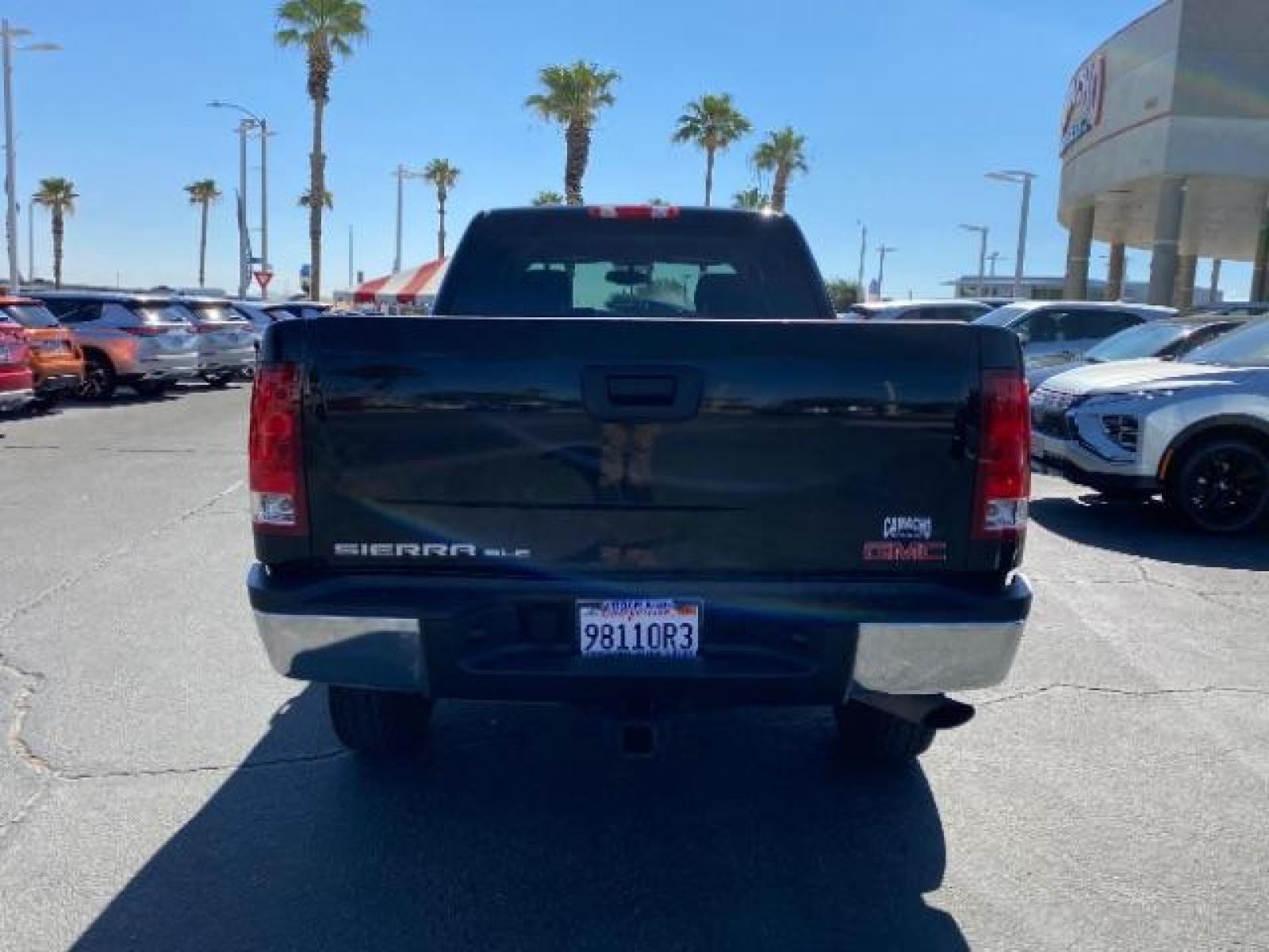 2009 BLACK GMC Sierra 2500 4WD (1GTHK53K89F) with an 8-Cyl 6 Liter engine, Automatic transmission, located at 412 Auto Vista Drive, Palmdale, CA, 93551, (661) 945-0620, 34.592636, -118.136681 - Photo #5