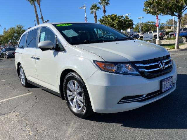 2016 WHITE Honda Odyssey (5FNRL5H67GB) with an V6 i-VTEC 3.5 Liter engine, Automatic 6-Spd transmission, located at 412 Auto Vista Drive, Palmdale, 93551, (661) 945-0620, 34.592636, -118.136681 - Photo #0