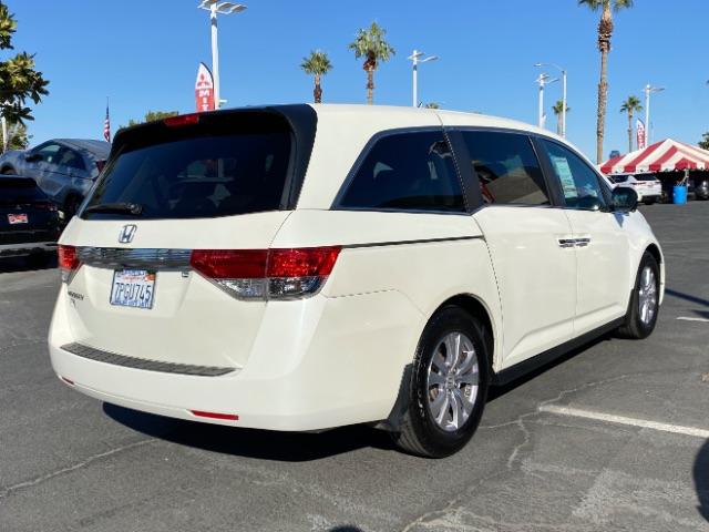 2016 WHITE Honda Odyssey (5FNRL5H67GB) with an V6 i-VTEC 3.5 Liter engine, Automatic 6-Spd transmission, located at 412 Auto Vista Drive, Palmdale, 93551, (661) 945-0620, 34.592636, -118.136681 - Photo #7