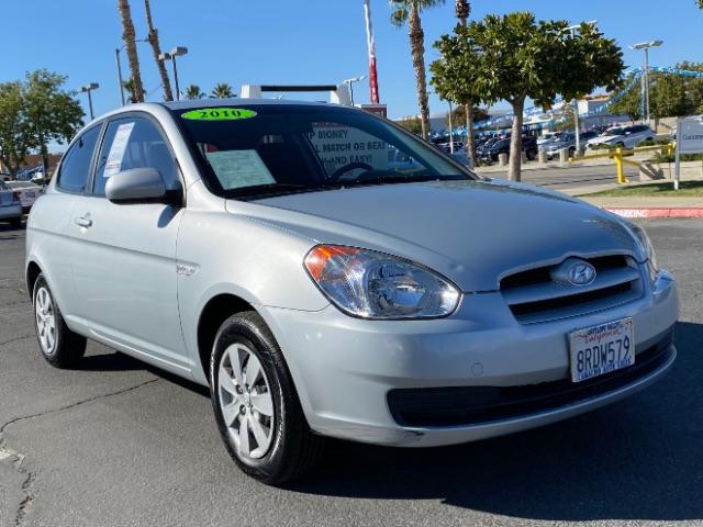 2010 SILVER Hyundai Accent (KMHCM3AC1AU) with an 4-Cyl 1.6 Liter engine, Automatic 4-Spd w/Overdrive transmission, located at 412 Auto Vista Drive, Palmdale, 93551, (661) 945-0620, 34.592636, -118.136681 - Photo #0