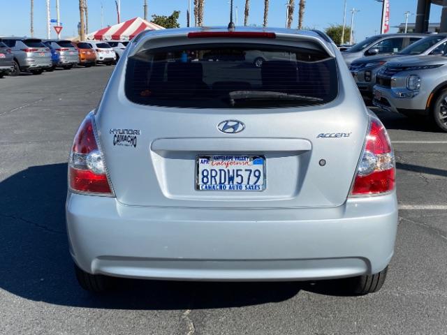2010 SILVER Hyundai Accent (KMHCM3AC1AU) with an 4-Cyl 1.6 Liter engine, Automatic 4-Spd w/Overdrive transmission, located at 412 Auto Vista Drive, Palmdale, 93551, (661) 945-0620, 34.592636, -118.136681 - Photo #5