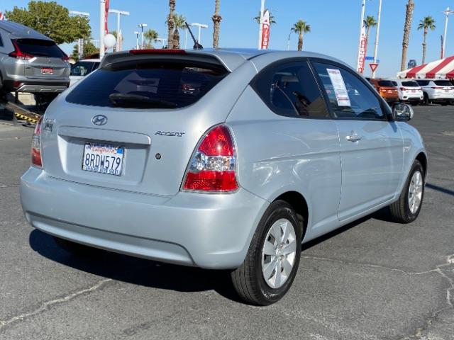 2010 SILVER Hyundai Accent (KMHCM3AC1AU) with an 4-Cyl 1.6 Liter engine, Automatic 4-Spd w/Overdrive transmission, located at 412 Auto Vista Drive, Palmdale, 93551, (661) 945-0620, 34.592636, -118.136681 - Photo #6