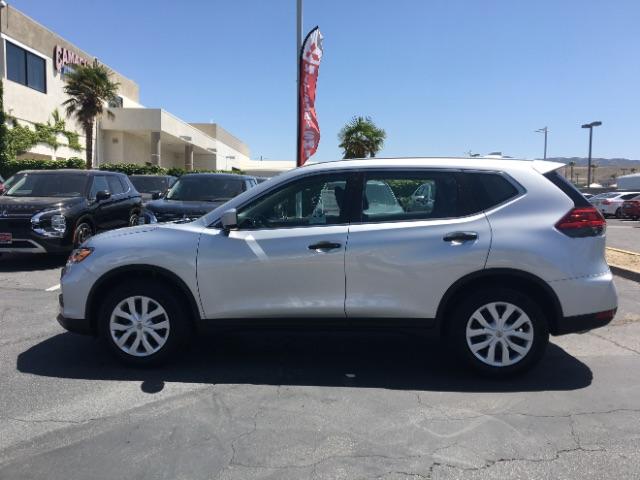 2020 silver Nissan Rogue (KNMAT2MT3LP) with an 4-Cyl 2.5 Liter engine, Automatic CVT w/Xtronic transmission, located at 412 Auto Vista Drive, Palmdale, 93551, (661) 945-0620, 34.592636, -118.136681 - Photo #2