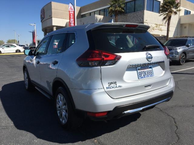 2020 silver Nissan Rogue (KNMAT2MT3LP) with an 4-Cyl 2.5 Liter engine, Automatic CVT w/Xtronic transmission, located at 412 Auto Vista Drive, Palmdale, 93551, (661) 945-0620, 34.592636, -118.136681 - Photo #3