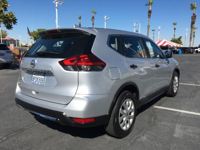2020 silver Nissan Rogue (KNMAT2MT3LP) with an 4-Cyl 2.5 Liter engine, Automatic CVT w/Xtronic transmission, located at 412 Auto Vista Drive, Palmdale, 93551, (661) 945-0620, 34.592636, -118.136681 - Photo #6