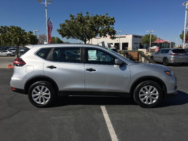 2020 silver Nissan Rogue (KNMAT2MT3LP) with an 4-Cyl 2.5 Liter engine, Automatic CVT w/Xtronic transmission, located at 412 Auto Vista Drive, Palmdale, 93551, (661) 945-0620, 34.592636, -118.136681 - Photo #7