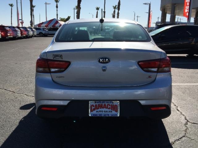 2020 SILVER Kia Rio (3KPA24AD2LE) with an 4-Cyl 1.6 Liter engine, Automatic IVT transmission, located at 412 Auto Vista Drive, Palmdale, 93551, (661) 945-0620, 34.592636, -118.136681 - Photo #5