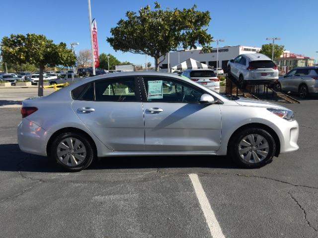 2020 SILVER Kia Rio (3KPA24AD2LE) with an 4-Cyl 1.6 Liter engine, Automatic IVT transmission, located at 412 Auto Vista Drive, Palmdale, 93551, (661) 945-0620, 34.592636, -118.136681 - Photo #7