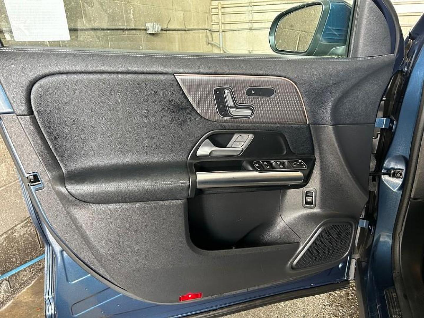 2021 BLUE Mercedes-Benz GLA (W1N4N4GB6MJ) with an 4-Cyl Turbo 2.0 Liter engine, Automatic 8-Spd DCT transmission, located at 412 Auto Vista Drive, Palmdale, CA, 93551, (661) 945-0620, 34.592636, -118.136681 - Photo#16