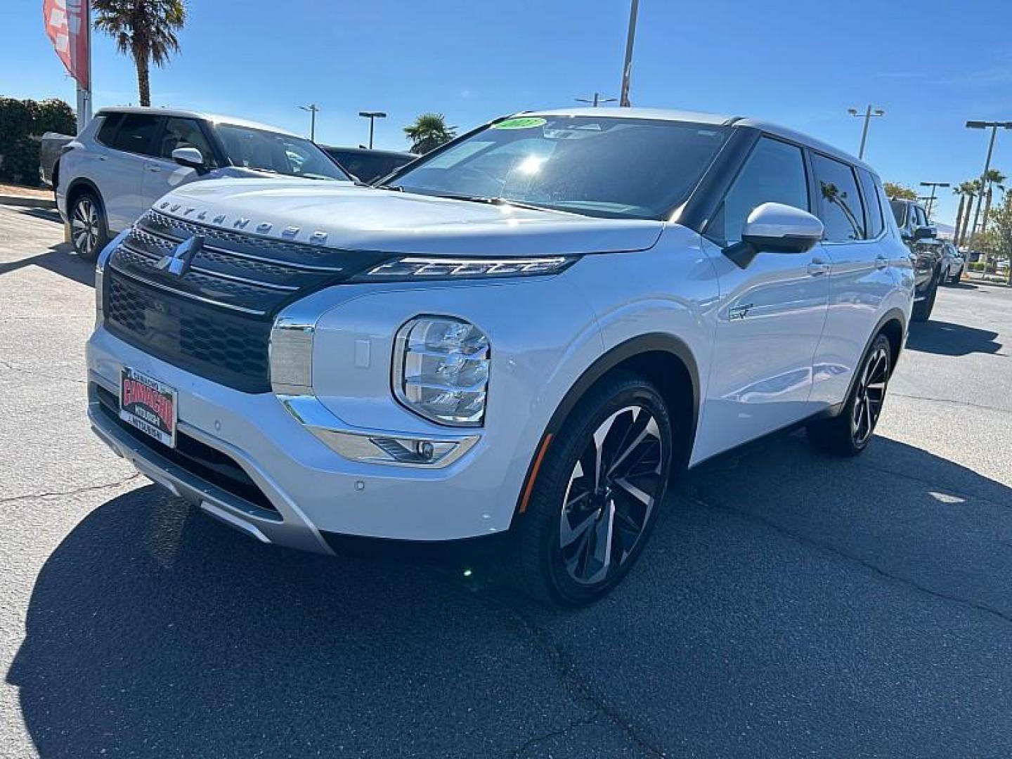 2023 WHITE Mitsubishi Outlander Plug-In Hybrid (JA4T5UA97PZ) with an 4-Cyl Hybrid 2.4 Liter engine, Automatic 1-Spd transmission, located at 412 Auto Vista Drive, Palmdale, CA, 93551, (661) 945-0620, 34.592636, -118.136681 - Photo#6