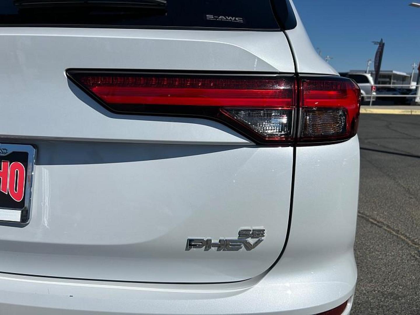 2023 WHITE Mitsubishi Outlander Plug-In Hybrid (JA4T5UA97PZ) with an 4-Cyl Hybrid 2.4 Liter engine, Automatic 1-Spd transmission, located at 412 Auto Vista Drive, Palmdale, CA, 93551, (661) 945-0620, 34.592636, -118.136681 - Photo#12