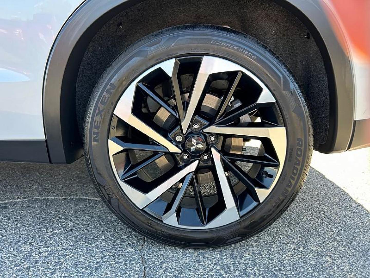 2023 WHITE Mitsubishi Outlander Plug-In Hybrid (JA4T5UA97PZ) with an 4-Cyl Hybrid 2.4 Liter engine, Automatic 1-Spd transmission, located at 412 Auto Vista Drive, Palmdale, CA, 93551, (661) 945-0620, 34.592636, -118.136681 - Photo#13