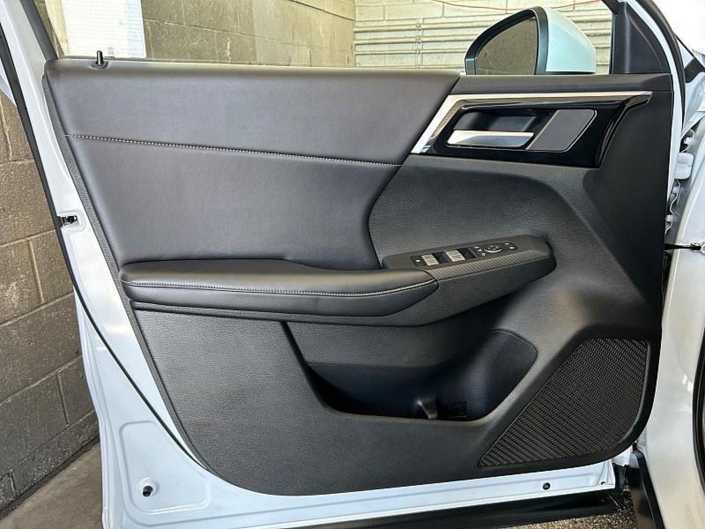 2023 WHITE Mitsubishi Outlander Plug-In Hybrid (JA4T5UA97PZ) with an 4-Cyl Hybrid 2.4 Liter engine, Automatic 1-Spd transmission, located at 412 Auto Vista Drive, Palmdale, CA, 93551, (661) 945-0620, 34.592636, -118.136681 - Photo#16