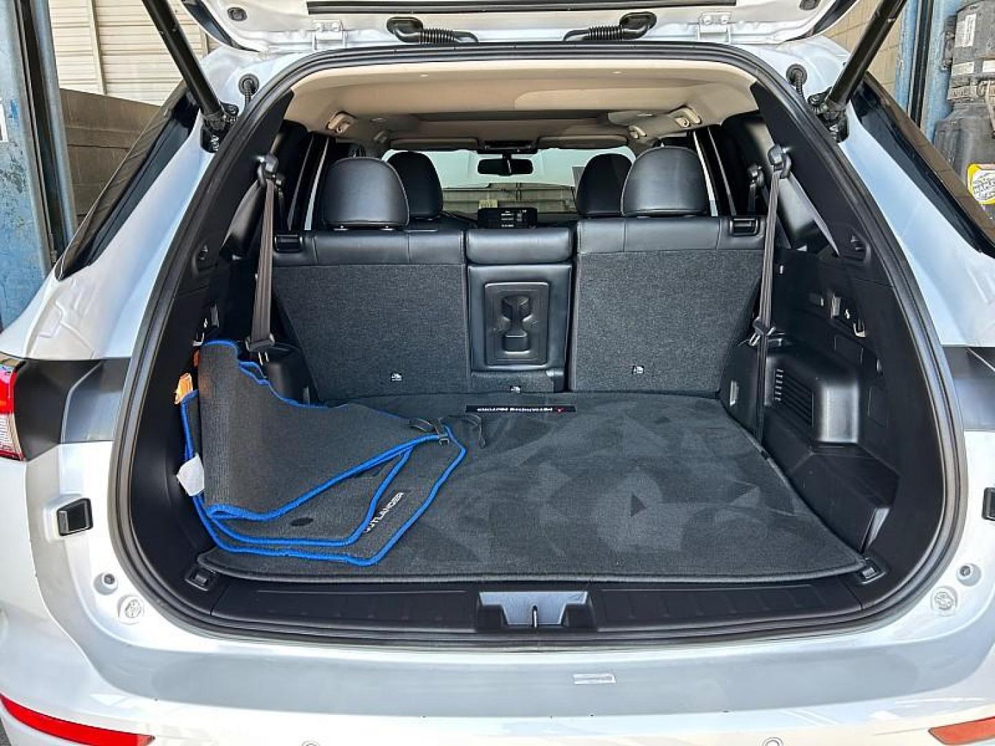 2023 WHITE Mitsubishi Outlander Plug-In Hybrid (JA4T5UA97PZ) with an 4-Cyl Hybrid 2.4 Liter engine, Automatic 1-Spd transmission, located at 412 Auto Vista Drive, Palmdale, CA, 93551, (661) 945-0620, 34.592636, -118.136681 - Photo#27