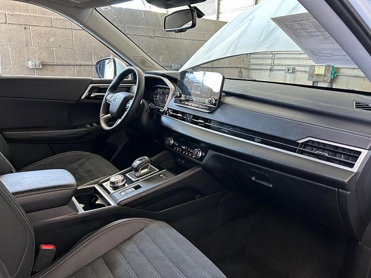 2023 WHITE Mitsubishi Outlander Plug-In Hybrid (JA4T5UA97PZ) with an 4-Cyl Hybrid 2.4 Liter engine, Automatic 1-Spd transmission, located at 412 Auto Vista Drive, Palmdale, CA, 93551, (661) 945-0620, 34.592636, -118.136681 - Photo#29