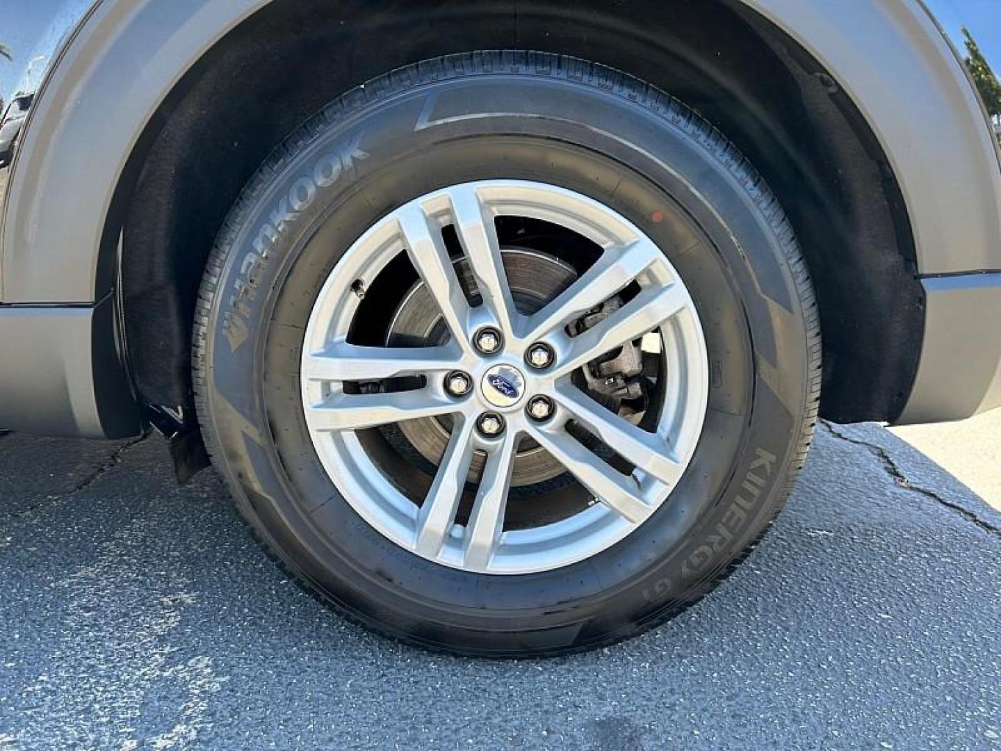 2024 BLACK Ford Explorer (1FMSK7DH1RG) with an 4-Cyl EcoBoost Turbo 2.3 Liter engine, Automatic 10-Spd transmission, located at 412 Auto Vista Drive, Palmdale, CA, 93551, (661) 945-0620, 34.592636, -118.136681 - Photo#9