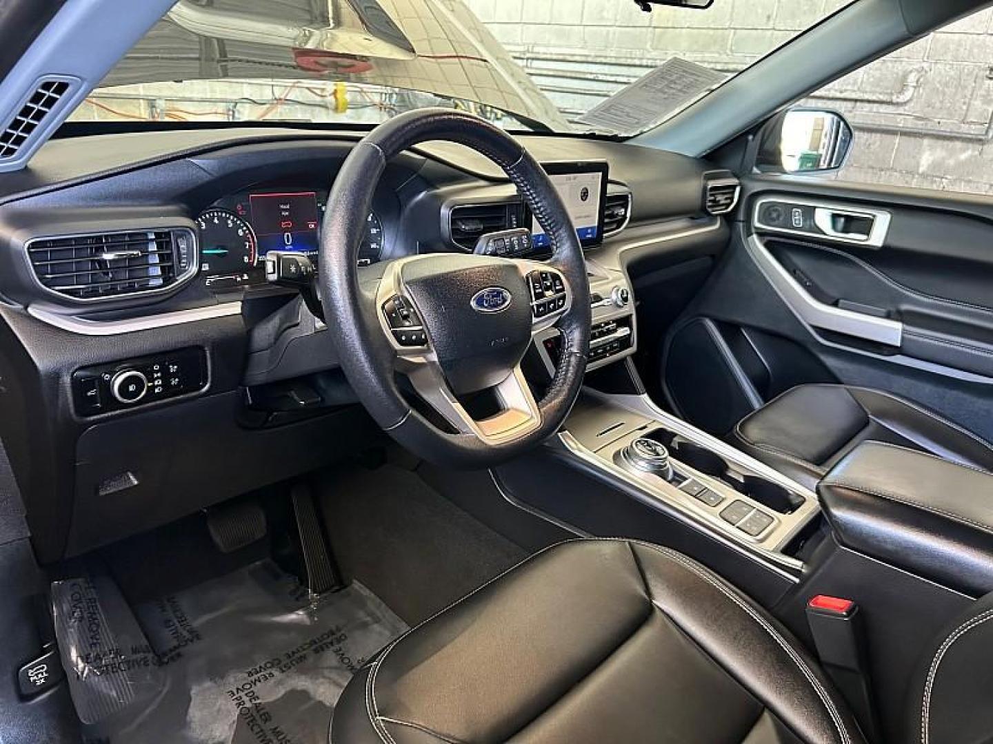 2024 BLACK Ford Explorer (1FMSK7DH1RG) with an 4-Cyl EcoBoost Turbo 2.3 Liter engine, Automatic 10-Spd transmission, located at 412 Auto Vista Drive, Palmdale, CA, 93551, (661) 945-0620, 34.592636, -118.136681 - Photo#17