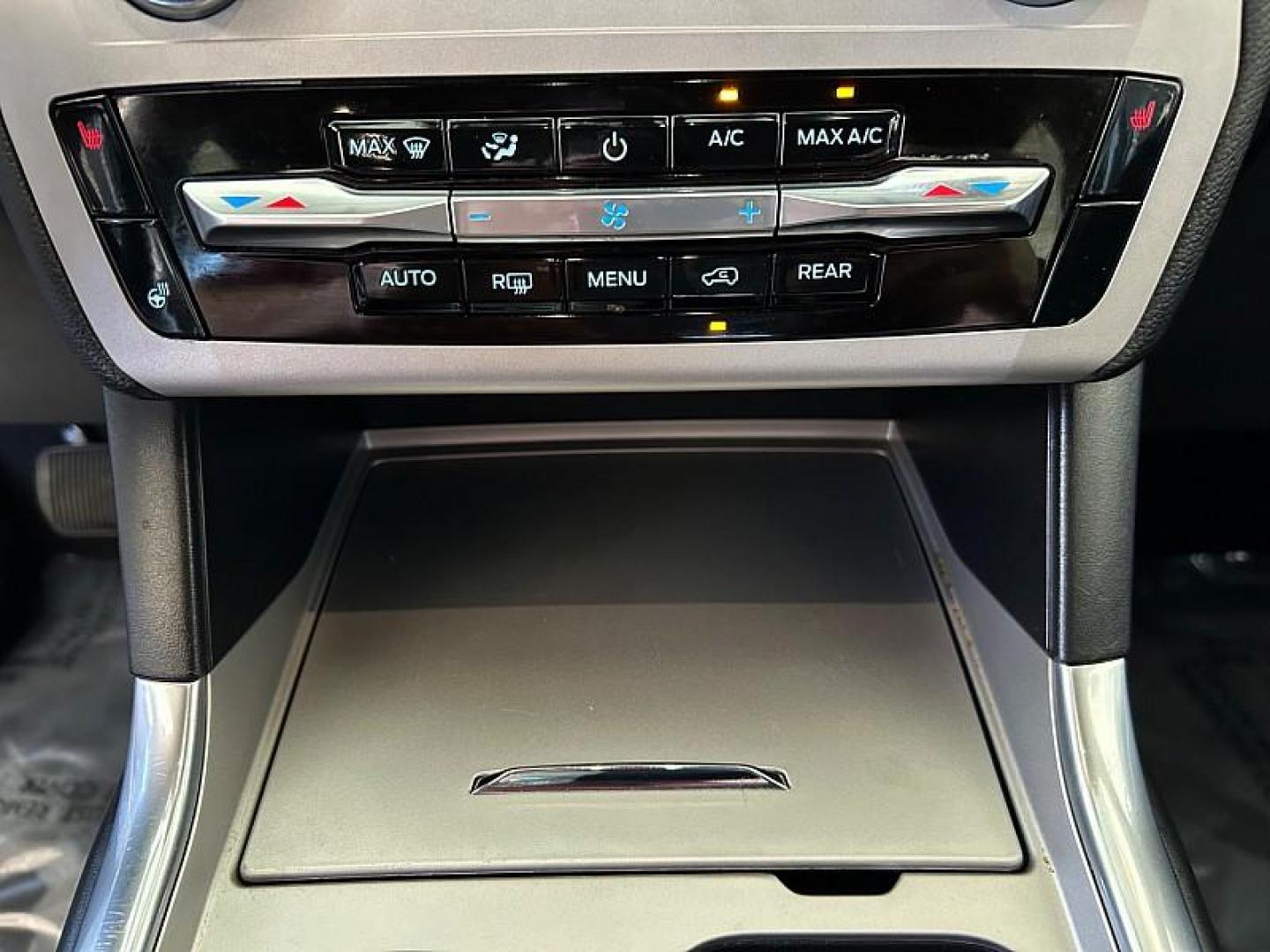 2024 BLACK Ford Explorer (1FMSK7DH1RG) with an 4-Cyl EcoBoost Turbo 2.3 Liter engine, Automatic 10-Spd transmission, located at 412 Auto Vista Drive, Palmdale, CA, 93551, (661) 945-0620, 34.592636, -118.136681 - Photo#21