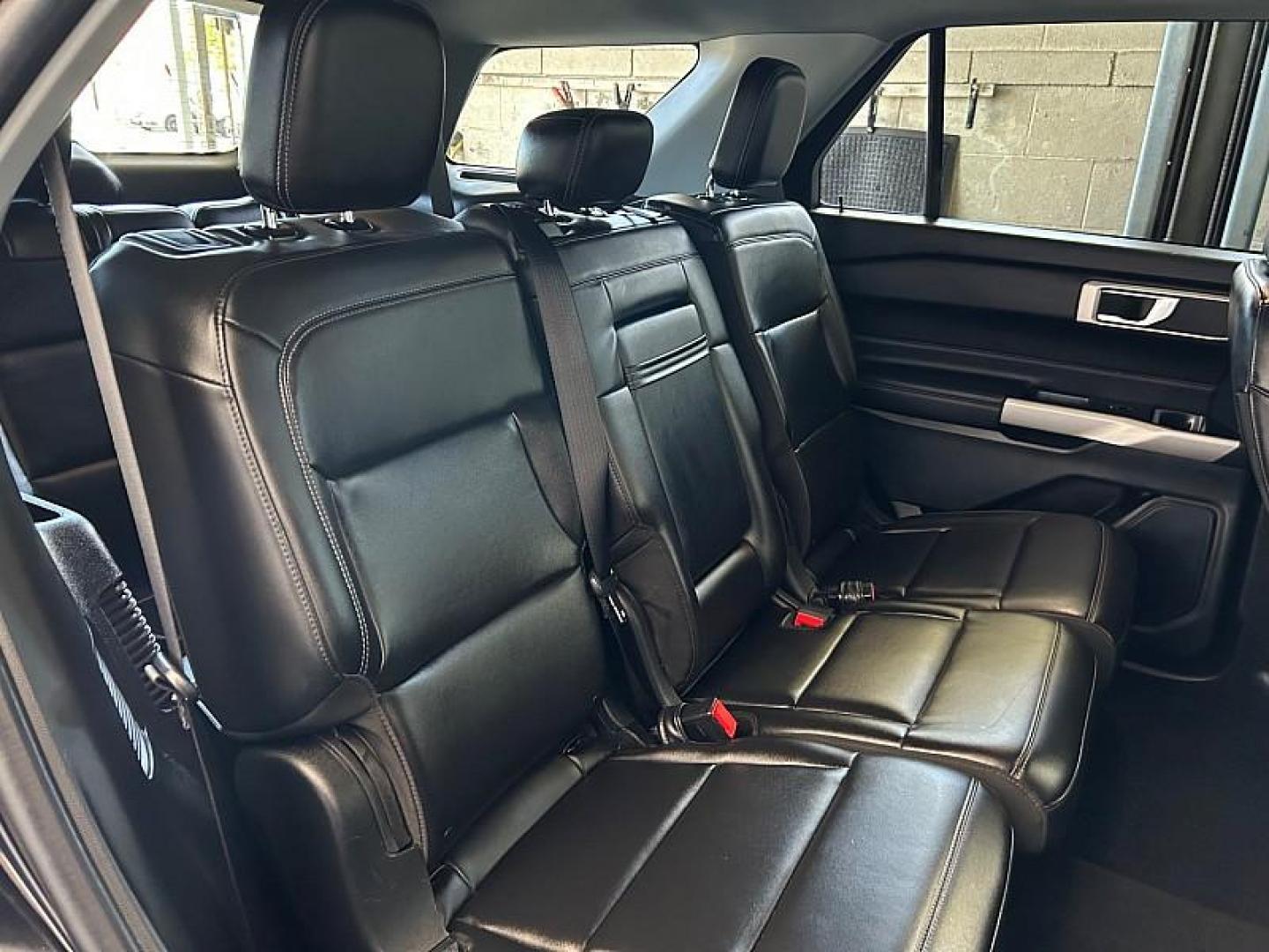 2024 BLACK Ford Explorer (1FMSK7DH1RG) with an 4-Cyl EcoBoost Turbo 2.3 Liter engine, Automatic 10-Spd transmission, located at 412 Auto Vista Drive, Palmdale, CA, 93551, (661) 945-0620, 34.592636, -118.136681 - Photo#27