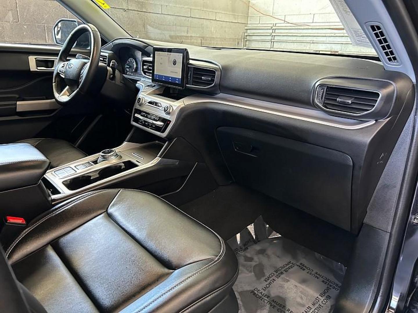 2024 BLACK Ford Explorer (1FMSK7DH1RG) with an 4-Cyl EcoBoost Turbo 2.3 Liter engine, Automatic 10-Spd transmission, located at 412 Auto Vista Drive, Palmdale, CA, 93551, (661) 945-0620, 34.592636, -118.136681 - Photo#28