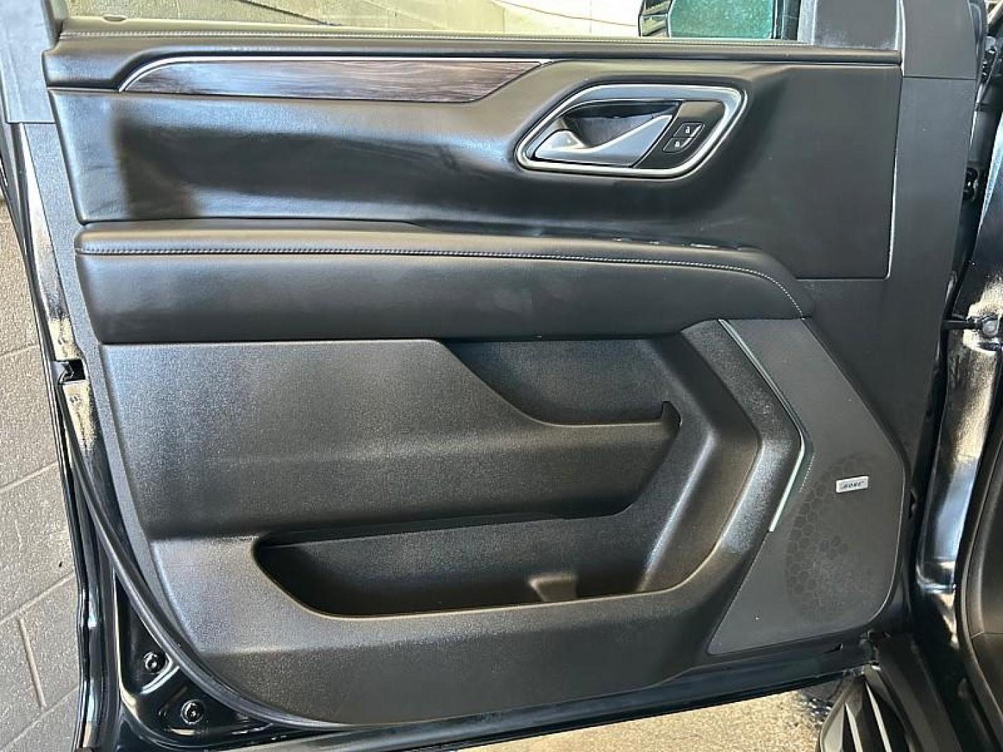 2024 BLACK Chevrolet Tahoe (1GNSCNKDXRR) with an 8-Cyl 5.3 Liter engine, Automatic 10-Spd transmission, located at 412 Auto Vista Drive, Palmdale, CA, 93551, (661) 945-0620, 34.592636, -118.136681 - Photo#16