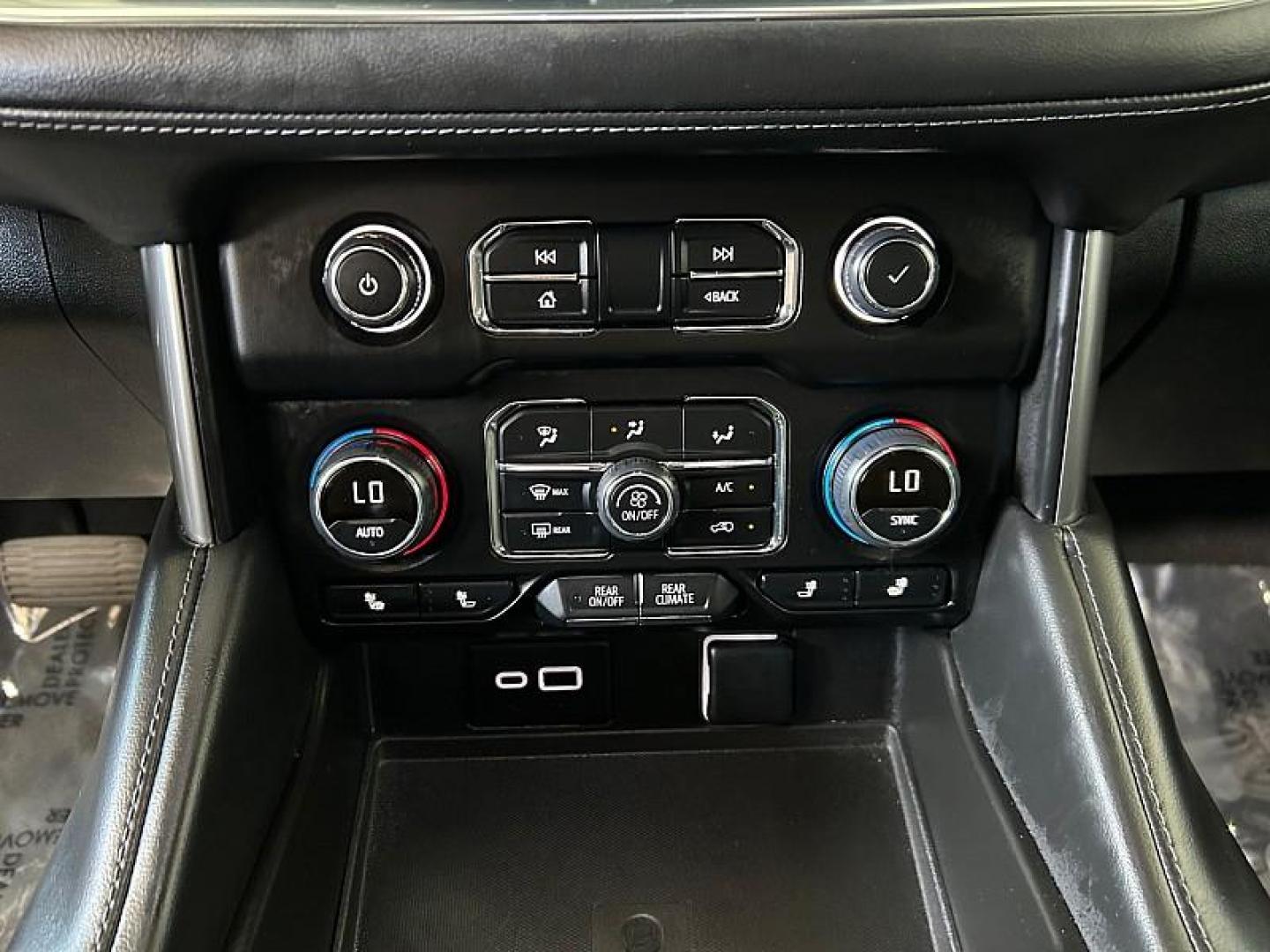 2024 BLACK Chevrolet Tahoe (1GNSCNKDXRR) with an 8-Cyl 5.3 Liter engine, Automatic 10-Spd transmission, located at 412 Auto Vista Drive, Palmdale, CA, 93551, (661) 945-0620, 34.592636, -118.136681 - Photo#19