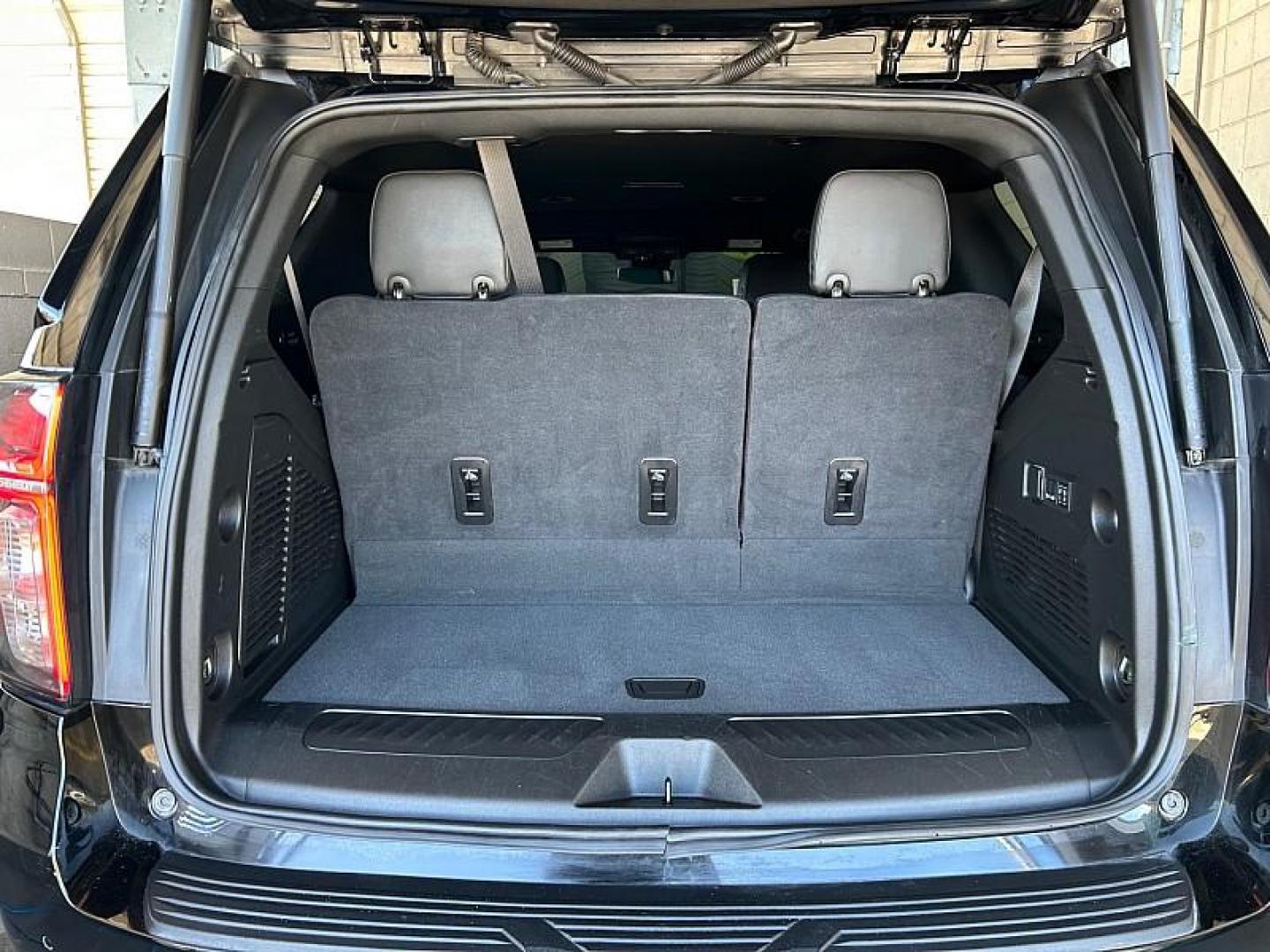 2024 BLACK Chevrolet Tahoe (1GNSCNKDXRR) with an 8-Cyl 5.3 Liter engine, Automatic 10-Spd transmission, located at 412 Auto Vista Drive, Palmdale, CA, 93551, (661) 945-0620, 34.592636, -118.136681 - Photo#29