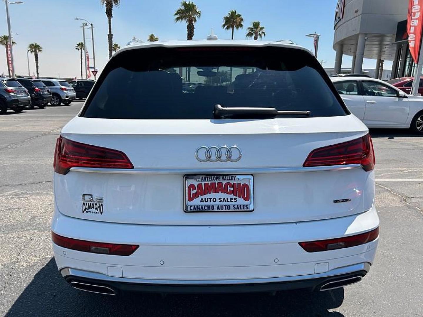2022 WHITE Audi Q5 (WA1EAAFYXN2) with an 4-Cyl Turbo 2.0L Hybrid engine, Automatic 7-Spd w/Dual-Clutch and S tronic transmission, located at 412 Auto Vista Drive, Palmdale, CA, 93551, (661) 945-0620, 34.592636, -118.136681 - Photo#3