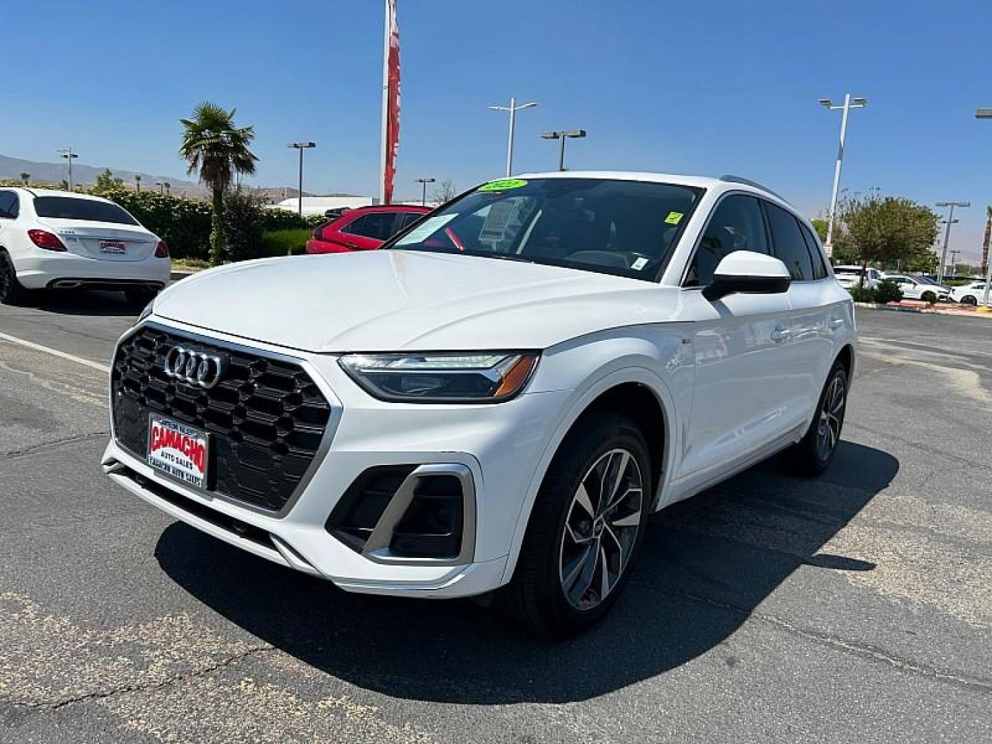 2022 WHITE Audi Q5 (WA1EAAFYXN2) with an 4-Cyl Turbo 2.0L Hybrid engine, Automatic 7-Spd w/Dual-Clutch and S tronic transmission, located at 412 Auto Vista Drive, Palmdale, CA, 93551, (661) 945-0620, 34.592636, -118.136681 - Photo#6