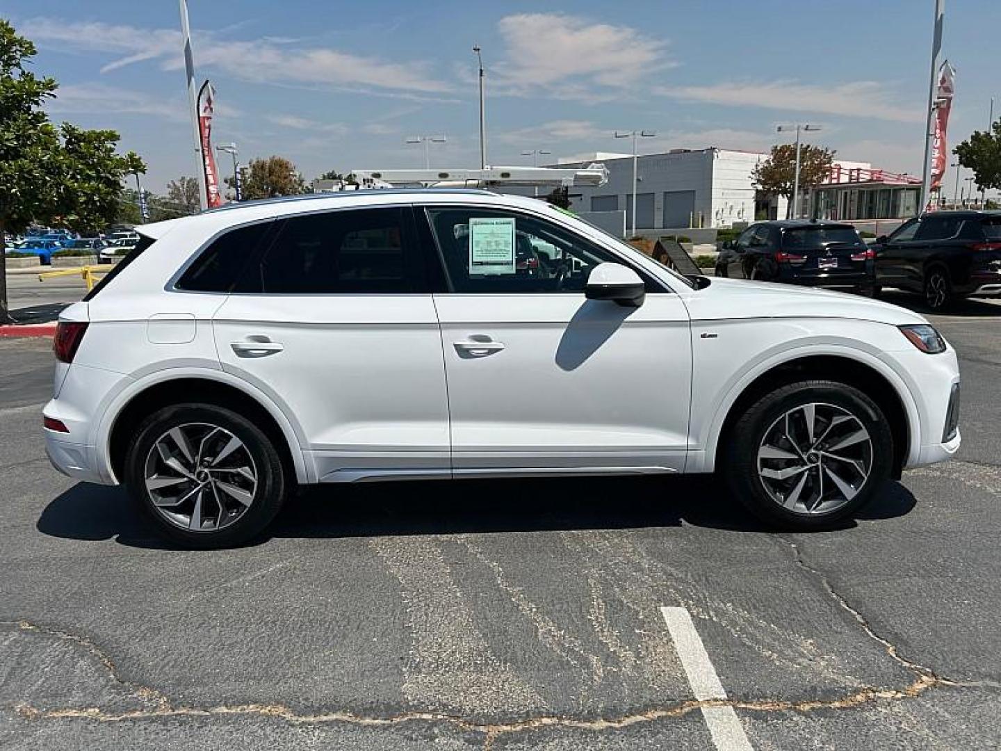 2022 WHITE Audi Q5 (WA1EAAFYXN2) with an 4-Cyl Turbo 2.0L Hybrid engine, Automatic 7-Spd w/Dual-Clutch and S tronic transmission, located at 412 Auto Vista Drive, Palmdale, CA, 93551, (661) 945-0620, 34.592636, -118.136681 - Photo#7