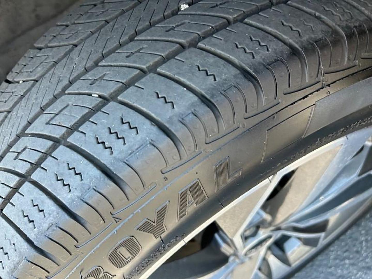 2022 WHITE Audi Q5 (WA1EAAFYXN2) with an 4-Cyl Turbo 2.0L Hybrid engine, Automatic 7-Spd w/Dual-Clutch and S tronic transmission, located at 412 Auto Vista Drive, Palmdale, CA, 93551, (661) 945-0620, 34.592636, -118.136681 - Photo#8