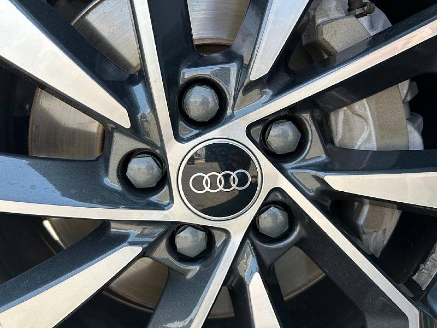 2022 WHITE Audi Q5 (WA1EAAFYXN2) with an 4-Cyl Turbo 2.0L Hybrid engine, Automatic 7-Spd w/Dual-Clutch and S tronic transmission, located at 412 Auto Vista Drive, Palmdale, CA, 93551, (661) 945-0620, 34.592636, -118.136681 - Photo#9