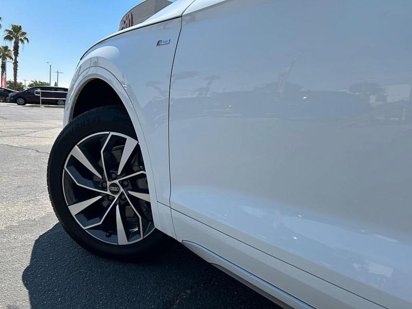 2022 WHITE Audi Q5 (WA1EAAFYXN2) with an 4-Cyl Turbo 2.0L Hybrid engine, Automatic 7-Spd w/Dual-Clutch and S tronic transmission, located at 412 Auto Vista Drive, Palmdale, CA, 93551, (661) 945-0620, 34.592636, -118.136681 - Photo#10