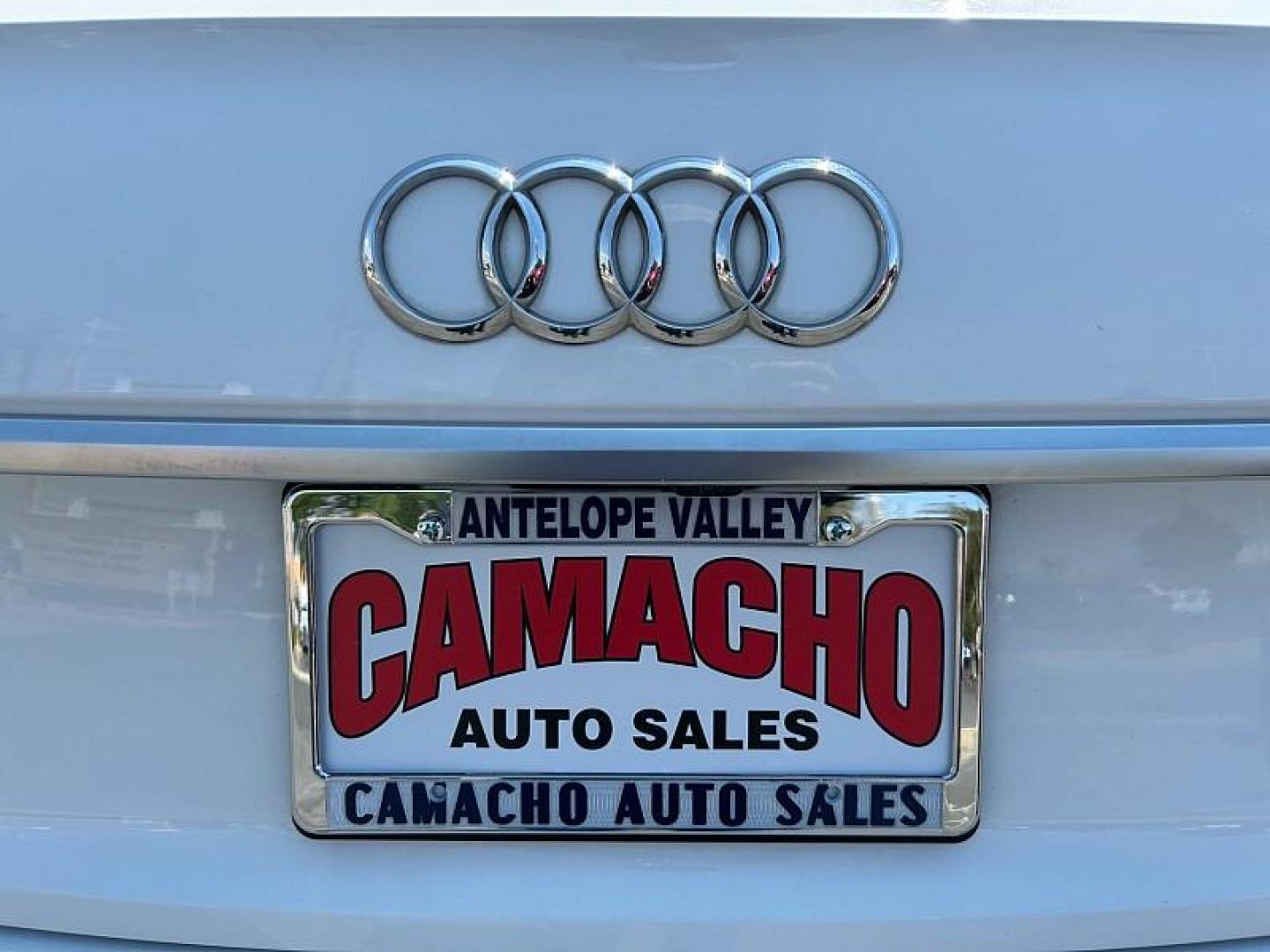 2022 WHITE Audi Q5 (WA1EAAFYXN2) with an 4-Cyl Turbo 2.0L Hybrid engine, Automatic 7-Spd w/Dual-Clutch and S tronic transmission, located at 412 Auto Vista Drive, Palmdale, CA, 93551, (661) 945-0620, 34.592636, -118.136681 - Photo#14
