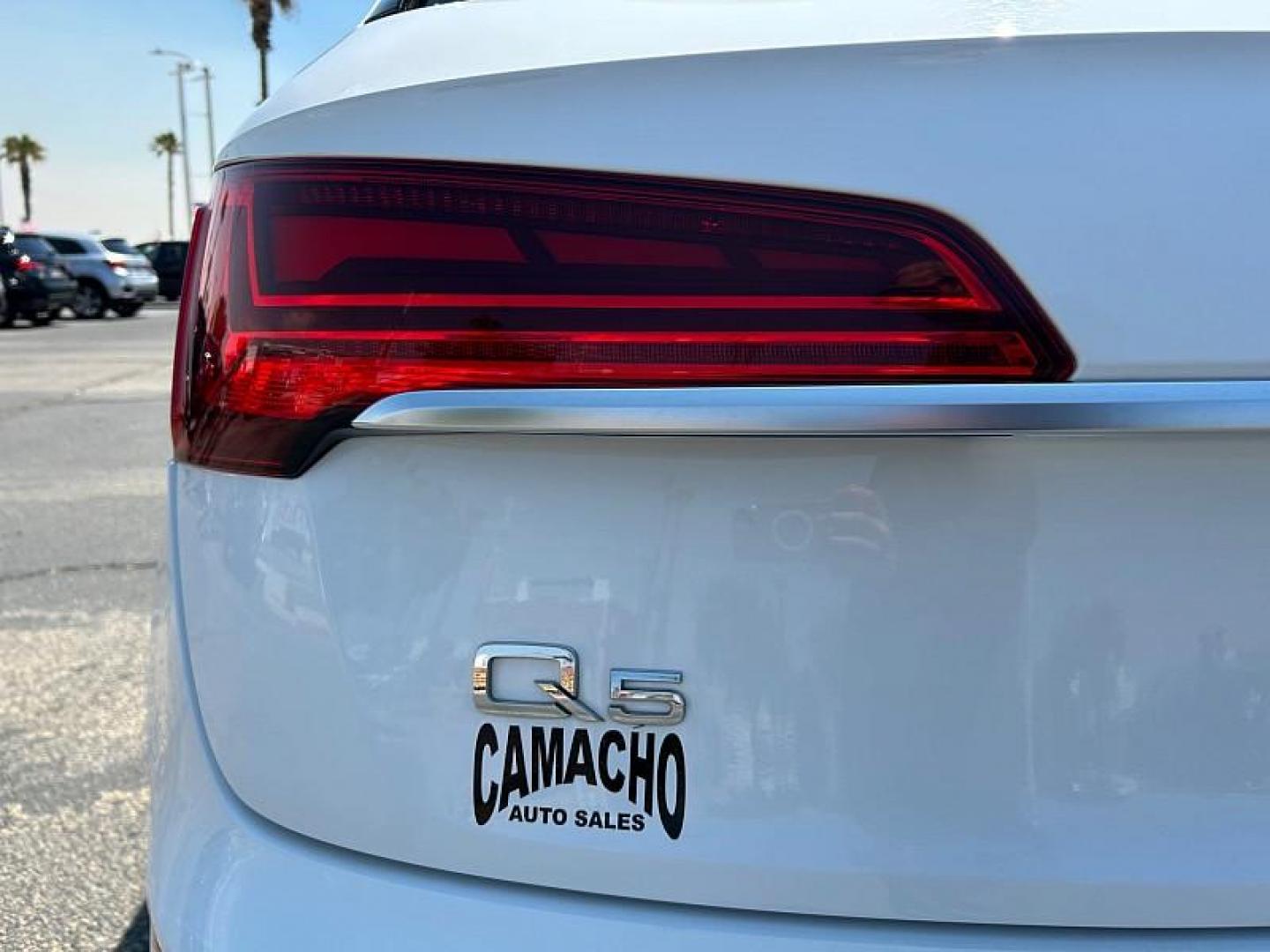 2022 WHITE Audi Q5 (WA1EAAFYXN2) with an 4-Cyl Turbo 2.0L Hybrid engine, Automatic 7-Spd w/Dual-Clutch and S tronic transmission, located at 412 Auto Vista Drive, Palmdale, CA, 93551, (661) 945-0620, 34.592636, -118.136681 - Photo#15