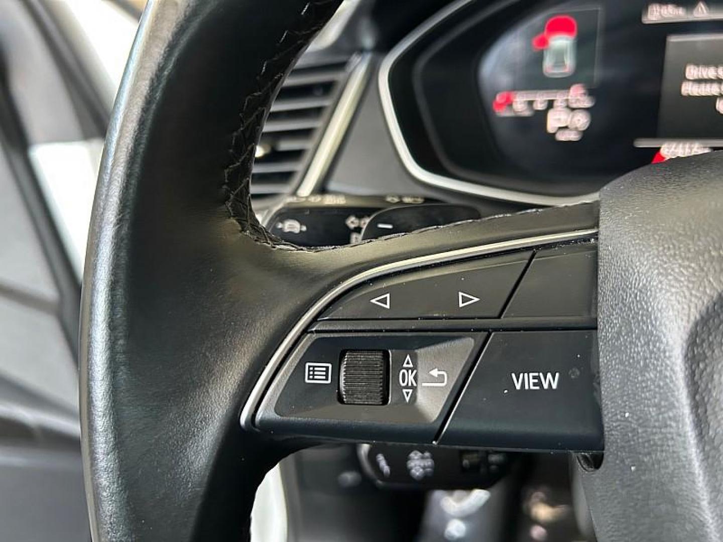 2022 WHITE Audi Q5 (WA1EAAFYXN2) with an 4-Cyl Turbo 2.0L Hybrid engine, Automatic 7-Spd w/Dual-Clutch and S tronic transmission, located at 412 Auto Vista Drive, Palmdale, CA, 93551, (661) 945-0620, 34.592636, -118.136681 - Photo#26