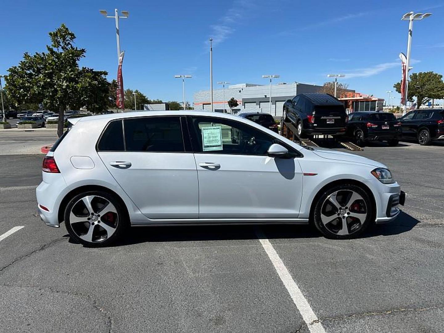 2019 WHITE Volkswagen GTI (3VW6T7AU0KM) with an 4-Cyl Turbo 2.0 Liter engine, Automatic 7-Spd DSG w/Tiptronic transmission, located at 412 Auto Vista Drive, Palmdale, CA, 93551, (661) 945-0620, 34.592636, -118.136681 - Photo#3