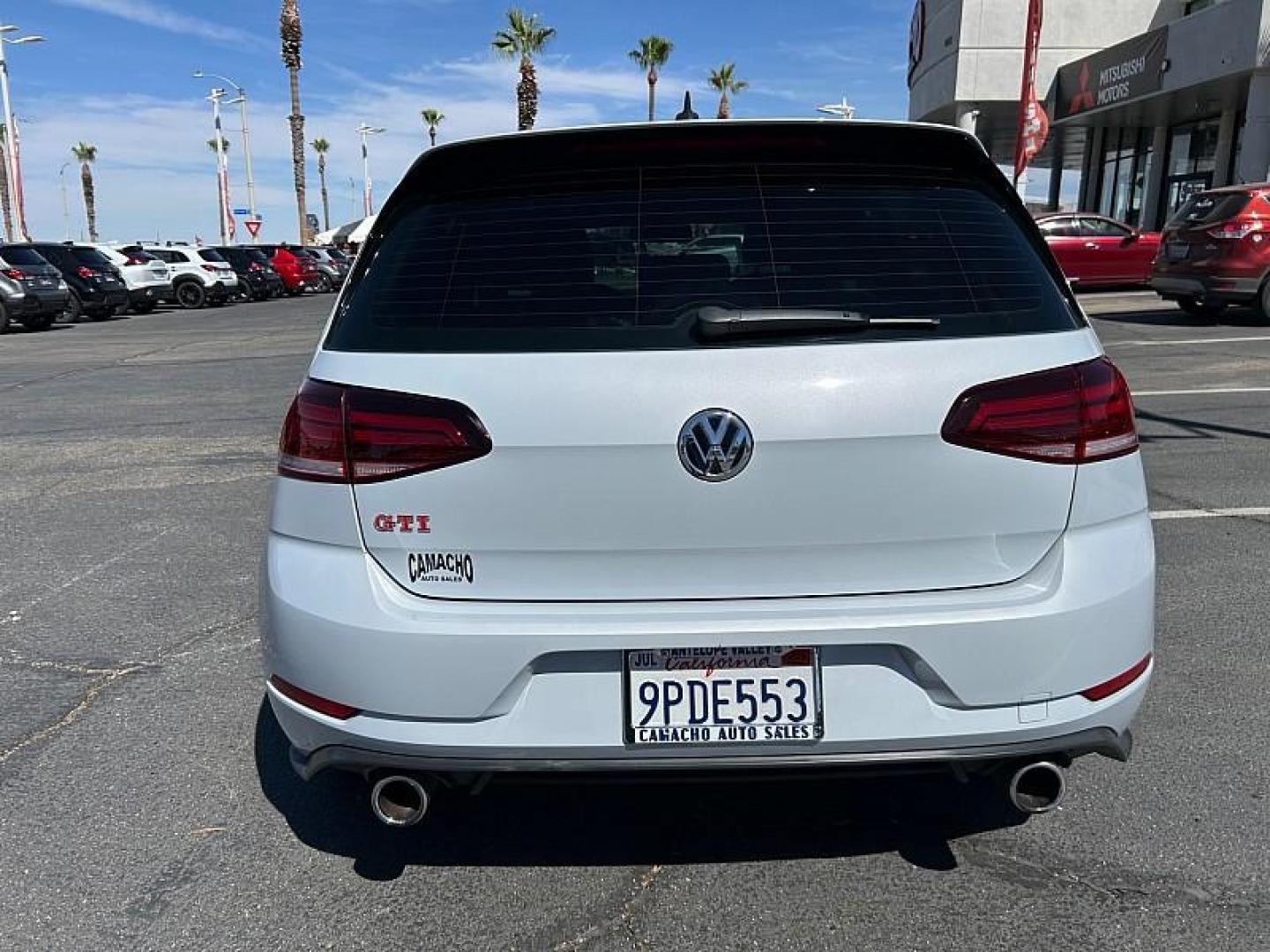 2019 WHITE Volkswagen GTI (3VW6T7AU0KM) with an 4-Cyl Turbo 2.0 Liter engine, Automatic 7-Spd DSG w/Tiptronic transmission, located at 412 Auto Vista Drive, Palmdale, CA, 93551, (661) 945-0620, 34.592636, -118.136681 - Photo#5