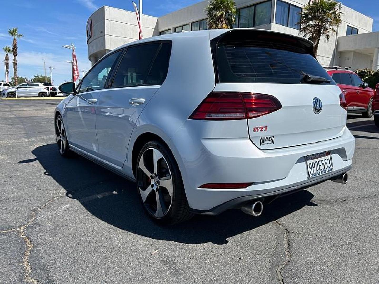 2019 WHITE Volkswagen GTI (3VW6T7AU0KM) with an 4-Cyl Turbo 2.0 Liter engine, Automatic 7-Spd DSG w/Tiptronic transmission, located at 412 Auto Vista Drive, Palmdale, CA, 93551, (661) 945-0620, 34.592636, -118.136681 - Photo#6