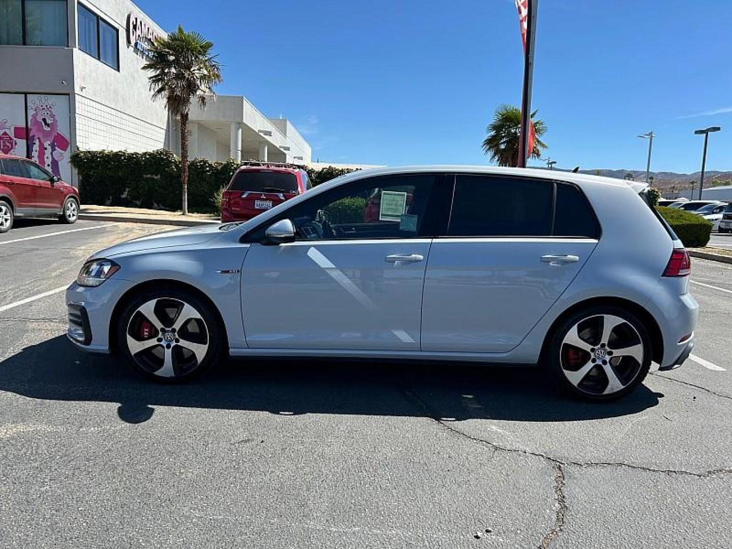 2019 WHITE Volkswagen GTI (3VW6T7AU0KM) with an 4-Cyl Turbo 2.0 Liter engine, Automatic 7-Spd DSG w/Tiptronic transmission, located at 412 Auto Vista Drive, Palmdale, CA, 93551, (661) 945-0620, 34.592636, -118.136681 - Photo#7