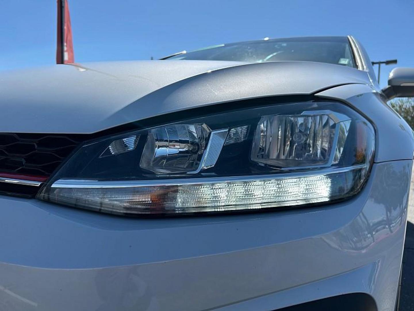 2019 WHITE Volkswagen GTI (3VW6T7AU0KM) with an 4-Cyl Turbo 2.0 Liter engine, Automatic 7-Spd DSG w/Tiptronic transmission, located at 412 Auto Vista Drive, Palmdale, CA, 93551, (661) 945-0620, 34.592636, -118.136681 - Photo#9