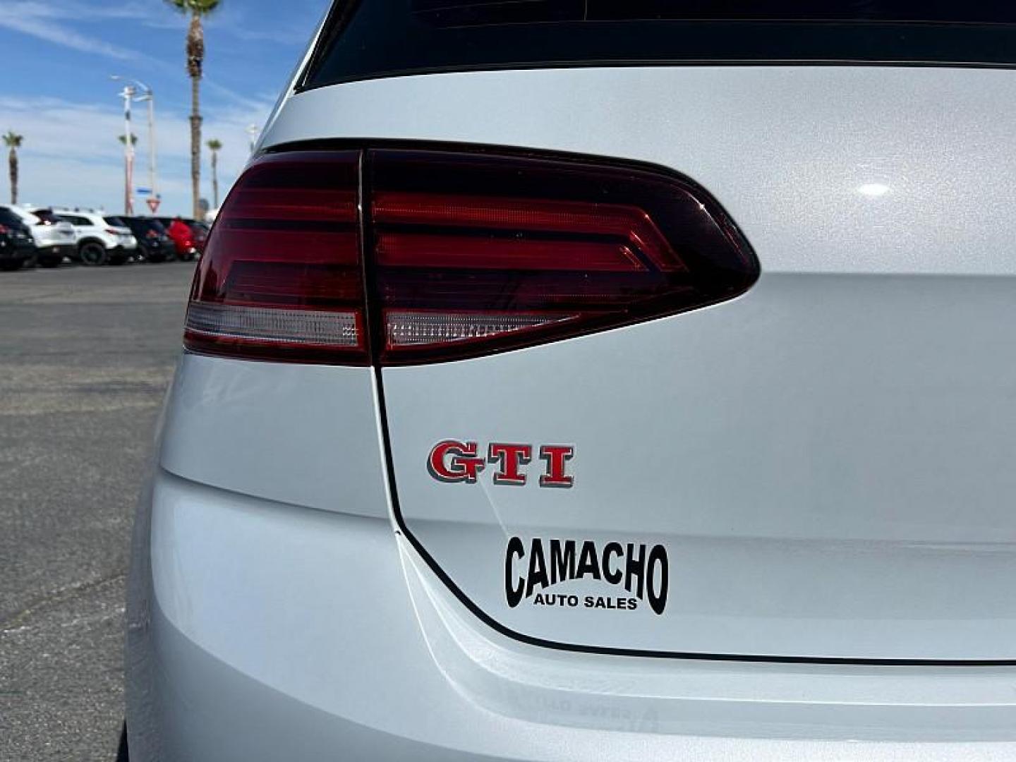 2019 WHITE Volkswagen GTI (3VW6T7AU0KM) with an 4-Cyl Turbo 2.0 Liter engine, Automatic 7-Spd DSG w/Tiptronic transmission, located at 412 Auto Vista Drive, Palmdale, CA, 93551, (661) 945-0620, 34.592636, -118.136681 - Photo#10