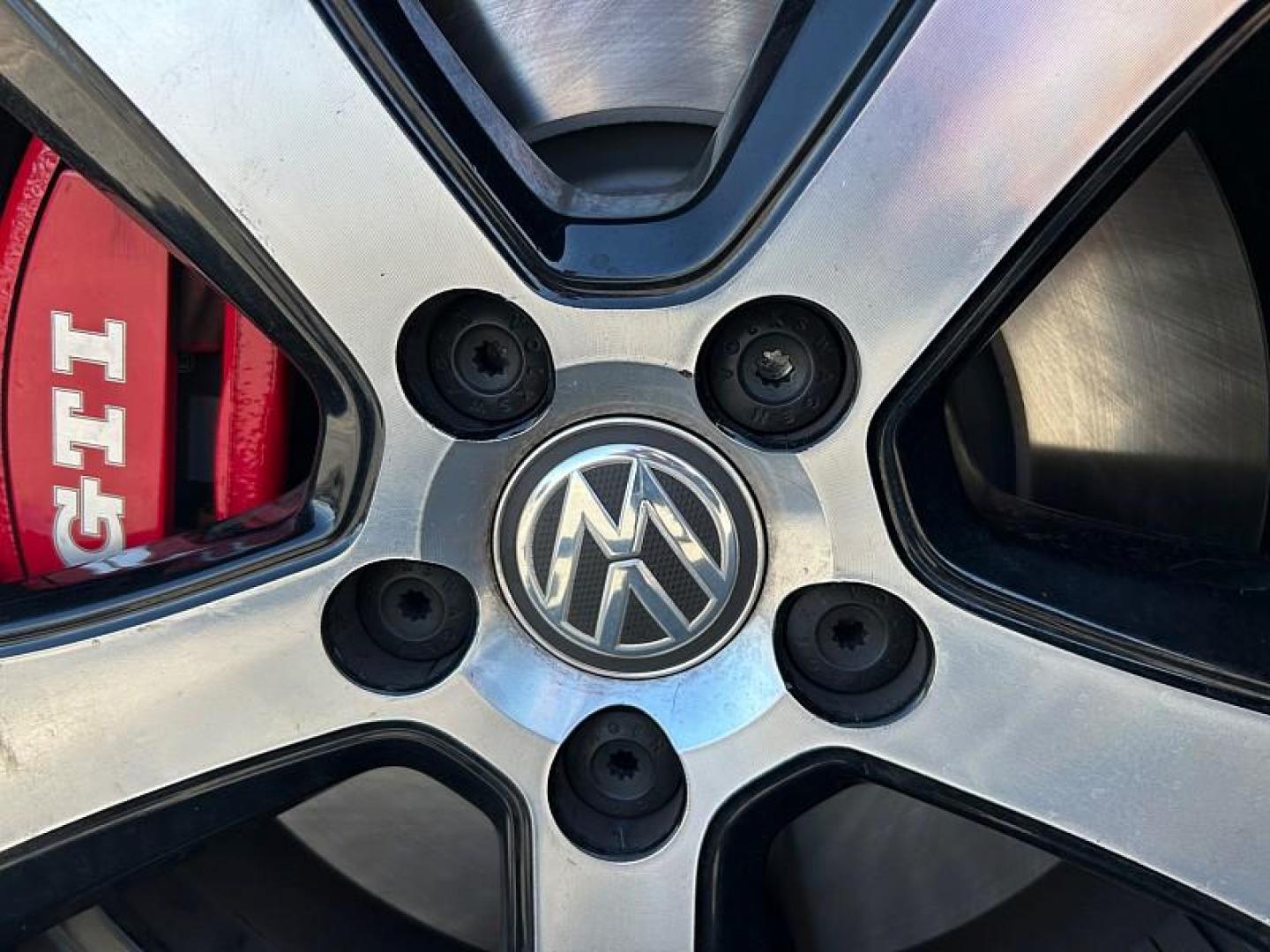 2019 WHITE Volkswagen GTI (3VW6T7AU0KM) with an 4-Cyl Turbo 2.0 Liter engine, Automatic 7-Spd DSG w/Tiptronic transmission, located at 412 Auto Vista Drive, Palmdale, CA, 93551, (661) 945-0620, 34.592636, -118.136681 - Photo#13