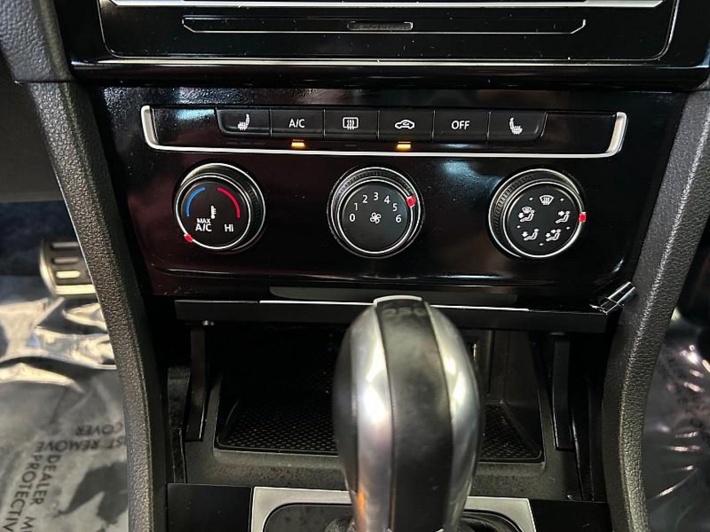 2019 WHITE Volkswagen GTI (3VW6T7AU0KM) with an 4-Cyl Turbo 2.0 Liter engine, Automatic 7-Spd DSG w/Tiptronic transmission, located at 412 Auto Vista Drive, Palmdale, CA, 93551, (661) 945-0620, 34.592636, -118.136681 - Photo#16