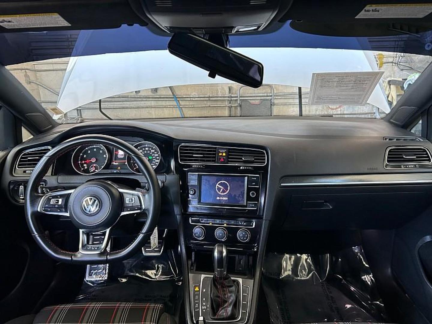 2019 WHITE Volkswagen GTI (3VW6T7AU0KM) with an 4-Cyl Turbo 2.0 Liter engine, Automatic 7-Spd DSG w/Tiptronic transmission, located at 412 Auto Vista Drive, Palmdale, CA, 93551, (661) 945-0620, 34.592636, -118.136681 - Photo#19