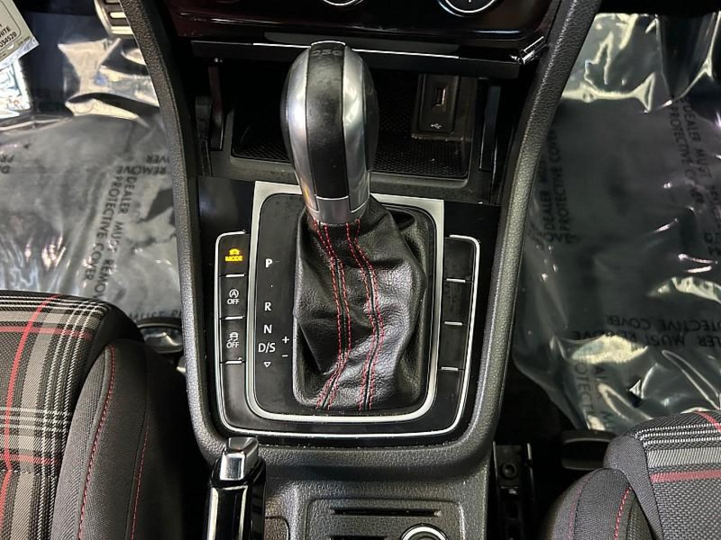 2019 WHITE Volkswagen GTI (3VW6T7AU0KM) with an 4-Cyl Turbo 2.0 Liter engine, Automatic 7-Spd DSG w/Tiptronic transmission, located at 412 Auto Vista Drive, Palmdale, CA, 93551, (661) 945-0620, 34.592636, -118.136681 - Photo#21