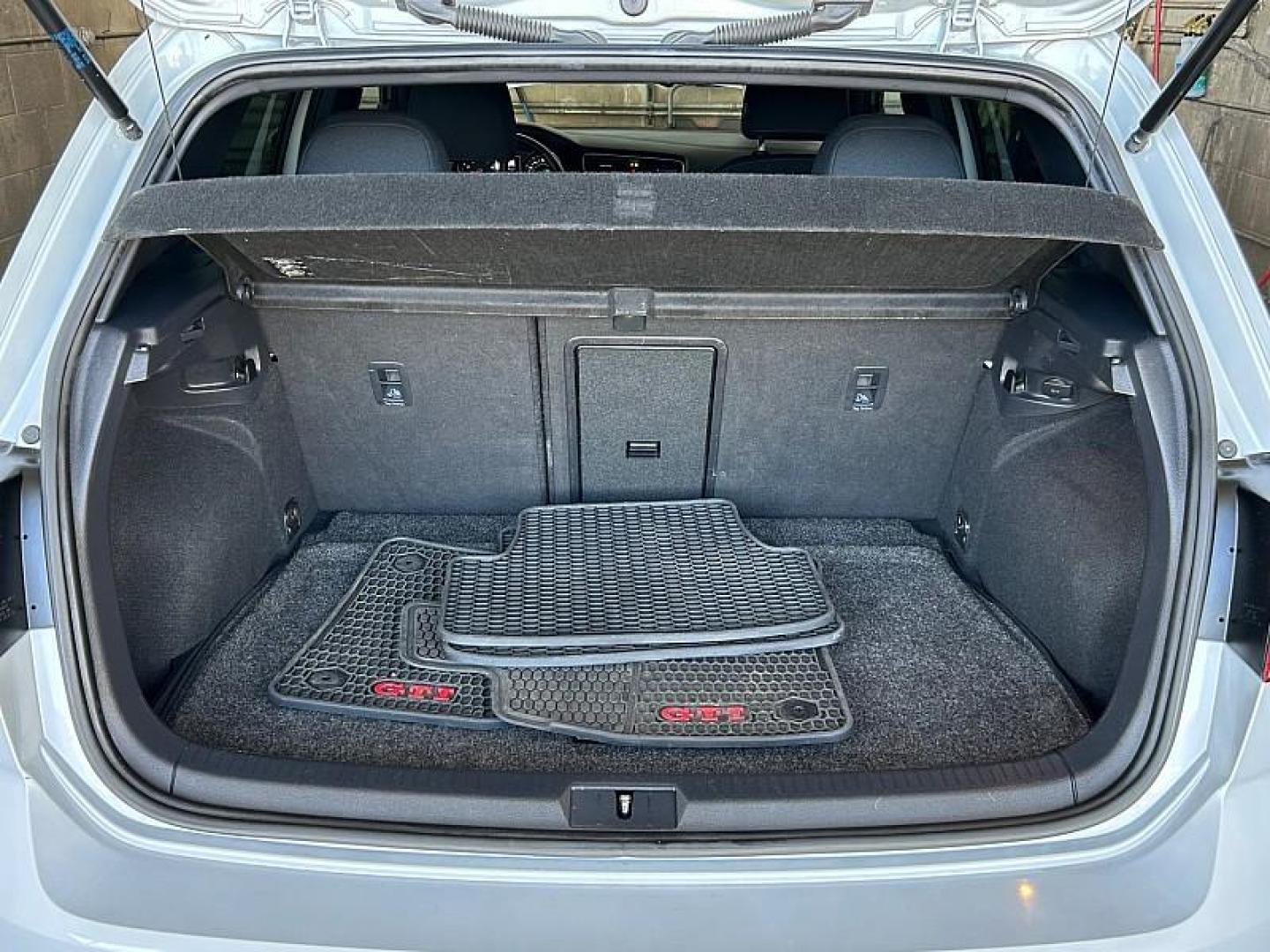 2019 WHITE Volkswagen GTI (3VW6T7AU0KM) with an 4-Cyl Turbo 2.0 Liter engine, Automatic 7-Spd DSG w/Tiptronic transmission, located at 412 Auto Vista Drive, Palmdale, CA, 93551, (661) 945-0620, 34.592636, -118.136681 - Photo#29